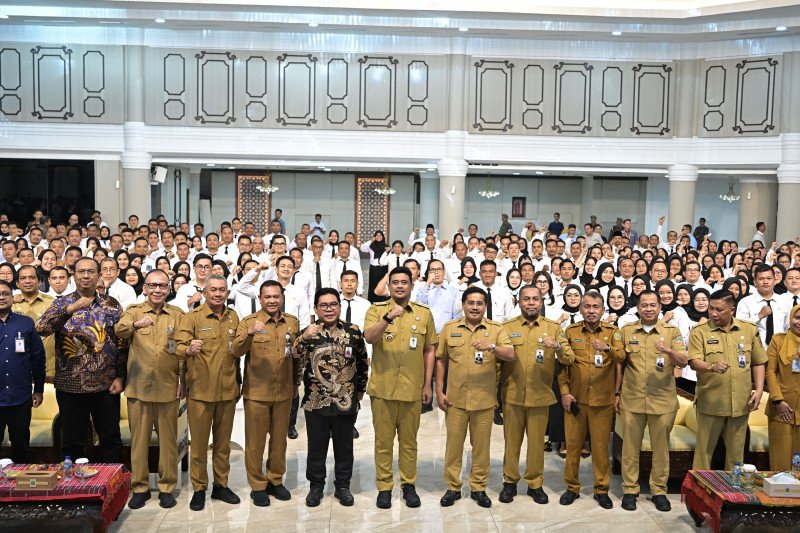 Serahkan SK 591 PPPK Pemprov Sumut,  Bobby Nasution: Layani Rakyat Sebaik-baiknya