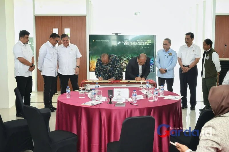 Bobby BNasution Dampingi Menko Perekonomian dan Menko Pangan Tinjau  Taman Sains Teknologi Herbal dan Hortikultura di Humbahas