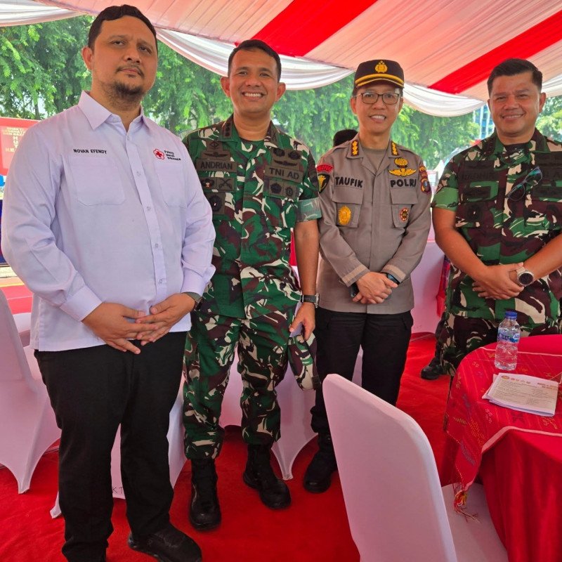 Mewakili Ketua PMI Sumut, Hadiri Bakti Sosial HUT TNI: Silaturahmi Hangat Sesama Putra Siregar di Jajaran TNI