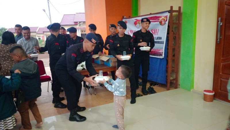 Satuan Brimob Polda Sumut Gelar “Minggu Kasih”