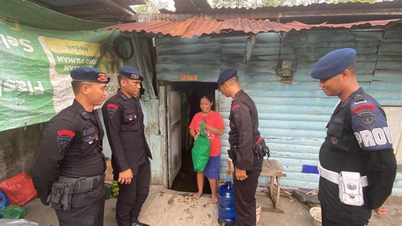 Satuan Brimob Polda Sumut Tebar Kasih di Hari Minggu