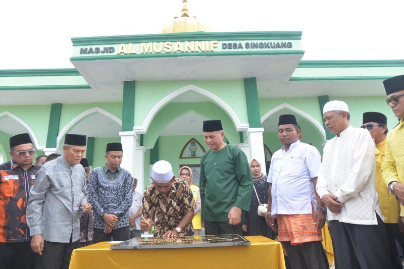Yayasan Haji Anif Bangun 2 Masjid di Kecamatan Muara Batang Gadis