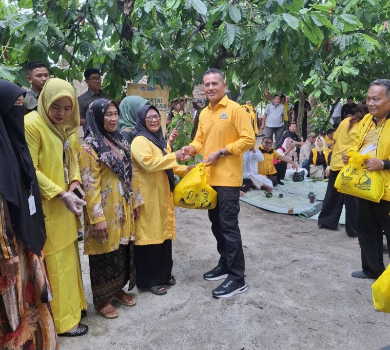 HUT ke-61, Golkar Sumut Gelar Pasar Rakyat dan Bagi 10 Ribu Karung Beras  Bagi Masyarakat