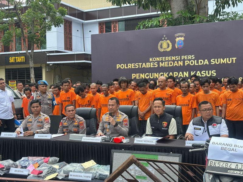 Kapolrestabes Medan Ultimatum Pengusaha Toko Bahan Bangunan dan Gudang Barang Bekas Penadah Barang Curian