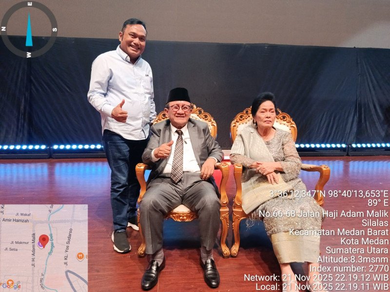 KETUA BAKOPAM SUMUT IBNU HAJAR SE UCAPKAN SELAMAT DI ACARA PLATINUM ’75 BIRTHDAY PARTY MR. RE. NAINGGOLAN & MRS. LM. SIHOMBING