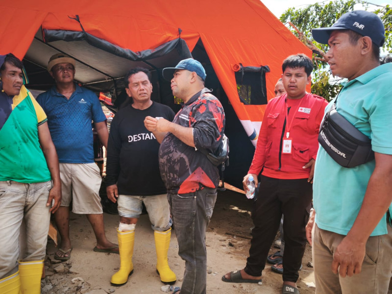 PMI Sumut dan PMI Langkat Salurkan Bantuan Logistik untuk 700 Pengungsi di Rest Area KM 41 Tol Stabat&ndash;Tanjung Pura