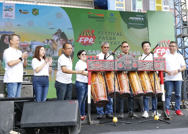 Buka Festival Pasar Rakyat, Rico Waas: Momentum Untuk Meningkatkan Ekonomi UMKM dan Pedagang