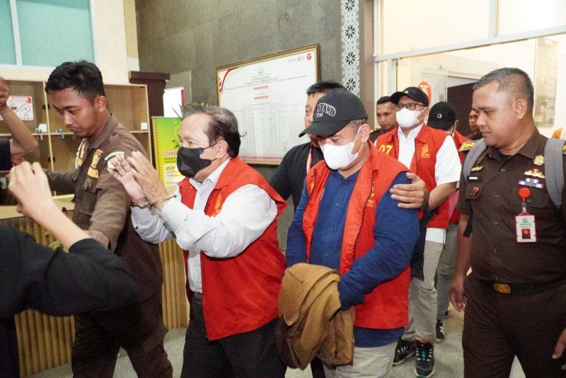 KEJATI SUMSEL TETAPKAN ENAM TERSANGKA KASUS KORUPSI KREDIT TRILIUNAN DI BANK PLAT MERAH