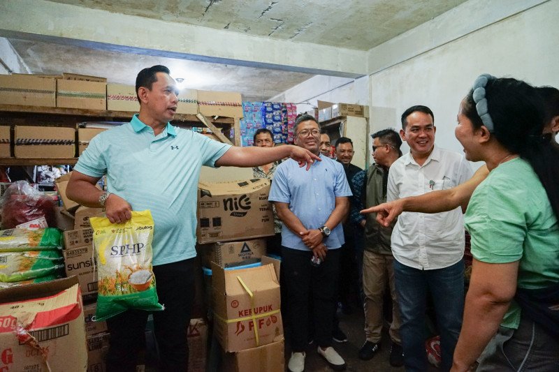 Dirut Perum Bulog Sidak Pasar dan Pabrik Minyakita di Medan