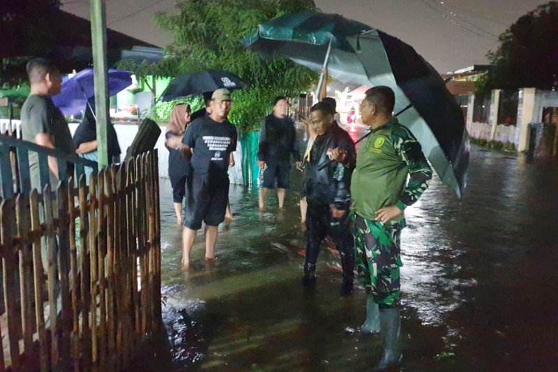 Peduli Anggota, Danrem Lilawangsa Berjibaku Cek Kondisi Rumah Prajurit Terendam Banjir