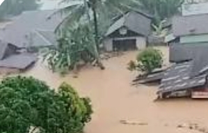 BREAKING NEWS &mdash; Longsor Telan Empat Nyawa di Tapanuli Tengah, Banjir dan Longsor Melanda Sejumlah Kecamatan