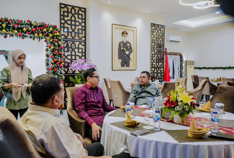 Pererat Kebersamaan di Natal 2025, Wali Kota Medan Hadiri Open House Kapolda Sumut