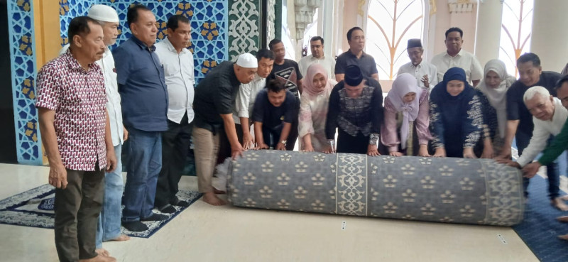 Ambal Turki Rp3,4 Miliar Mulai Dipasang di Masjid Agung Sumut