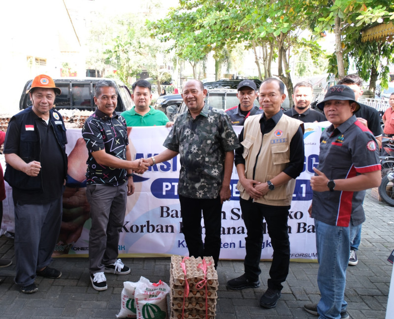 PTPN I Regional 1 Salurkan Bantuan Sembako untuk Korban Banjir di Deli Serdang dan Langkat*