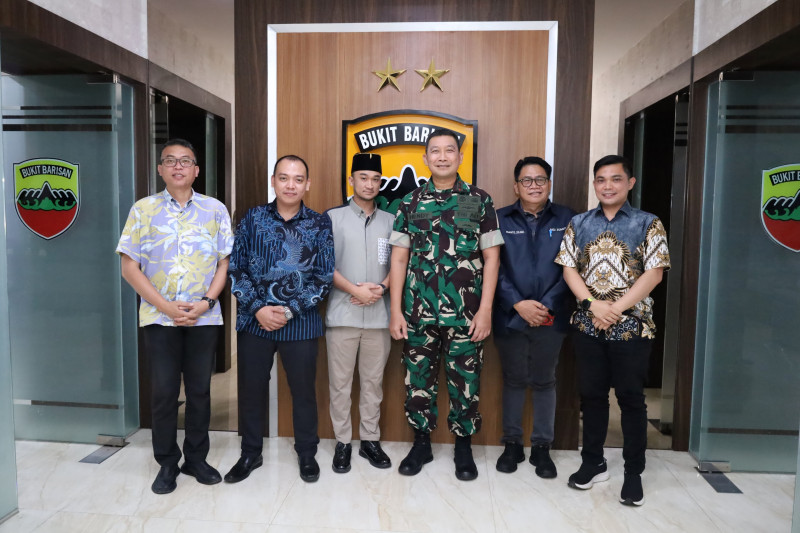 Rianto SH MH / Anto Genk CEO Sumut24 Group Silaturahmi dengan Pangdam I BB, bersama Sultan Deli