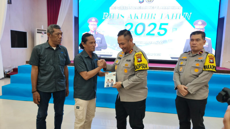 Akhirnya, Kapolda dan Wakapolda Terima Buku Karya JMSI Kepri yang Berjudul 'Tolak Jadi Korban TPPO'