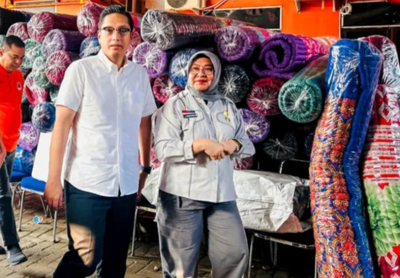 Kepala BPBD Medan Yuni Sari Salurkan Sembako untuk Wartawan Terdampak Banjir