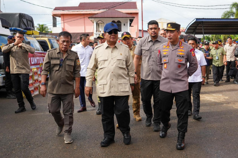 Tiba di Tapteng, Presiden Prabowo Tinjau Lokasi Bencana, Pastikan Penanganan Cepat dan Terkoordinasi