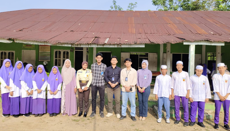 BRI BO Sibuhuan Kunjungi Pesantren Al Mukhtariyah  Sialambue Untuk Pembagian Buku Tabungan  PIP