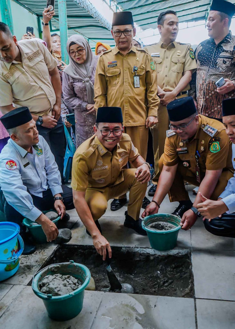 Letakkan Batu Pertama Pembangunan Masjid At-Tawwabin, Zakiyuddin Harahap Tekankan Fungsi Sosial Rumah Ibadah