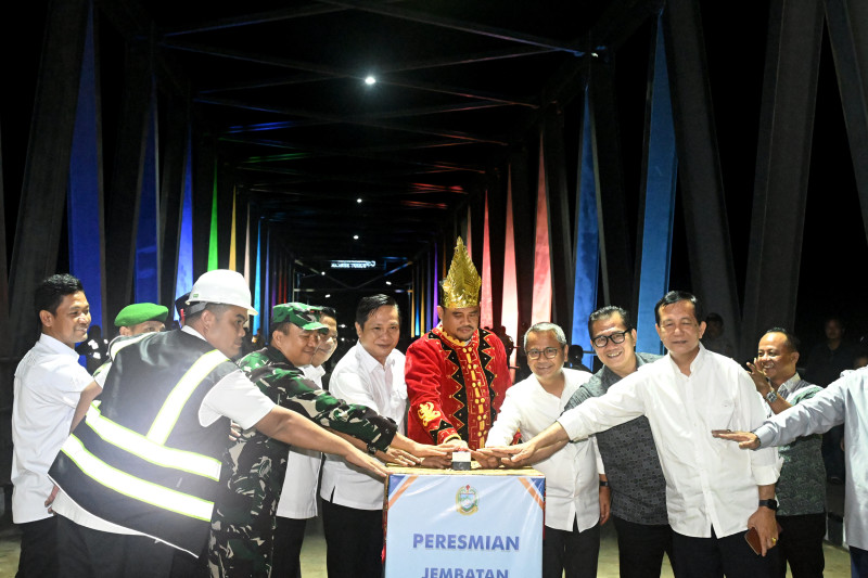 Gubernur Bobby Nasution Resmikan Jembatan Idano Noyo, Masyarakat Nias Sambut Gembira