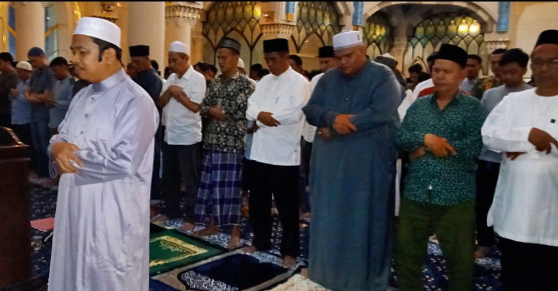 Suasana Khusyuk Warnai Tarawih Perdana di Masjid Agung Medan
