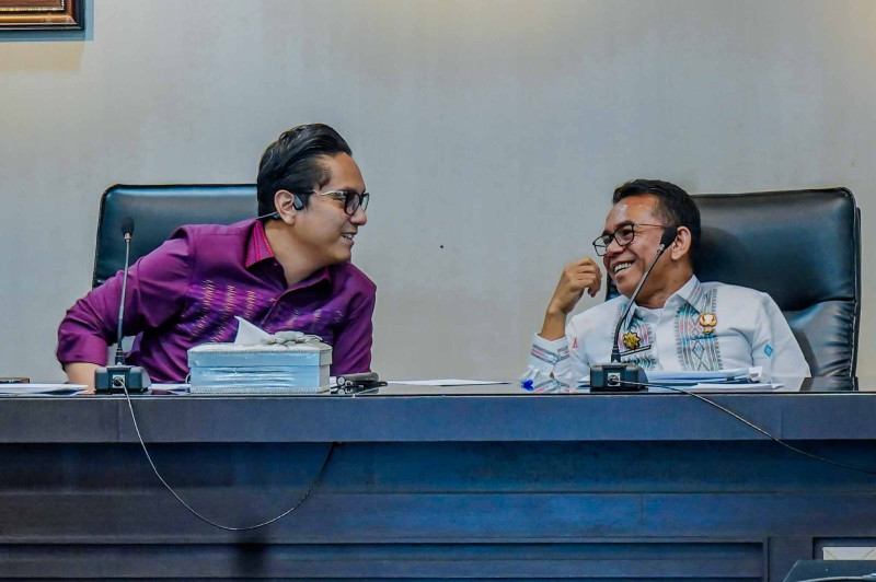 Rico Waas Dorong Digitalisasi, Layanan Ambulans Terintegrasi, Pengurusan KK dan KTP di Kelurahan