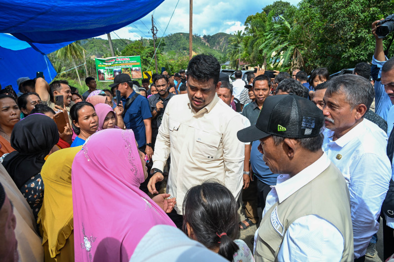 Gubernur Bobby Nasution Temui Langsung Warga Korban Banjir di Tapteng
