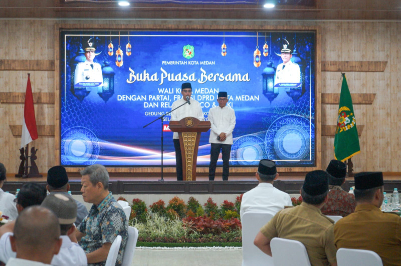 Buka Puasa Bersama Relawan, Rico Waas Ajak Satukan Tekad Majukan Kota Medan