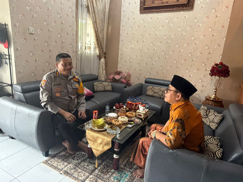 Hangatnya Idul Fitri, Kapolda Sumatera Utara melalui Irwasda Bersilaturrahim ke Sejumlah Ulama