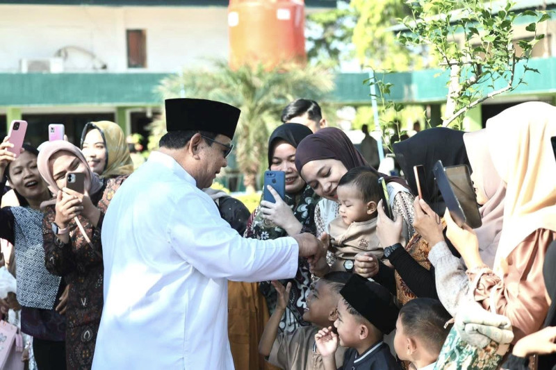 Presiden Prabowo Salat Idulfitri dan Gelar Halalbihalal Bersama Warga Aceh Tamiang
