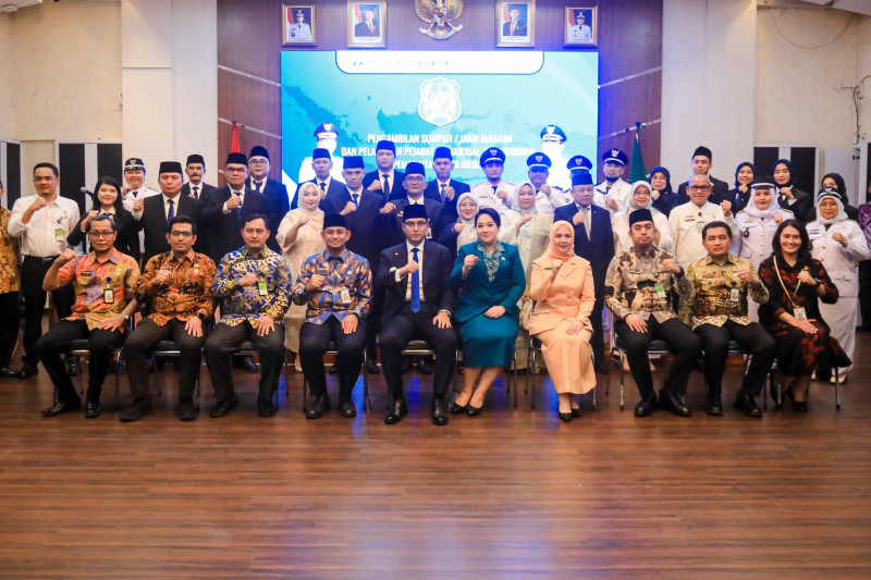 Paman Bobby Nasution, Benny Sinomba Siregar Digeser dari Jabatan Kadisdik Medan