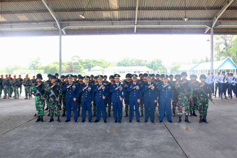 BATALYON PARAKO 463 PASGAT LEPAS PRAJURIT PANCAWARA MELAKSANAKAN SATGAS PAMTAS RI-PNG TH 2026.