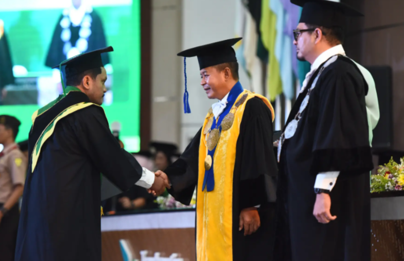 Rektor USU Kukuhkan 1.586 Wisudawan, Prof Muryanto : Alumni Diminta Jaga Integritas