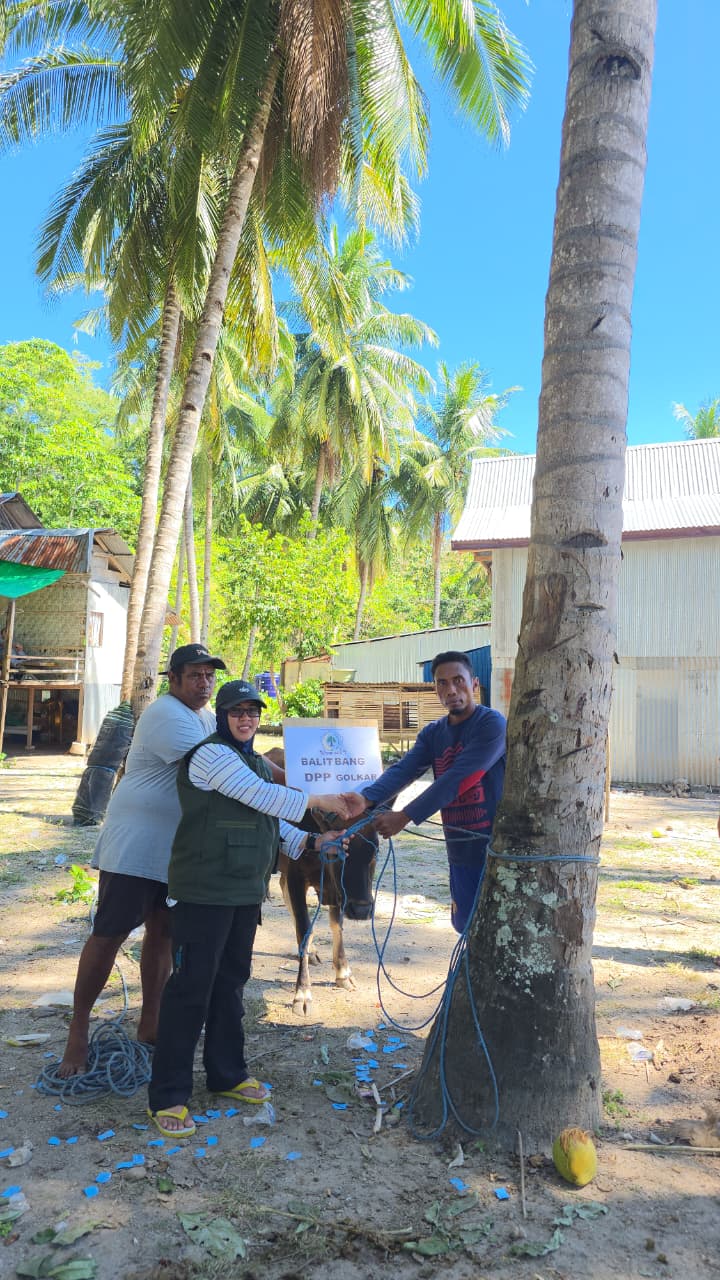 Balitbang DPP Partai Golkar Laksanakan Qurban di Pulau Longos NTT