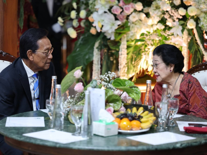 Megawati dan Sri Sultan HB X Berbincang Hangat di Resepsi Pernikahan Putra Hasto Kristiyanto