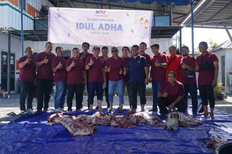 BNCT Salurkan Delapan Sapi dan Tiga Kambing Kurban untuk Masyarakat Sekitar Pelabuhan Belawan