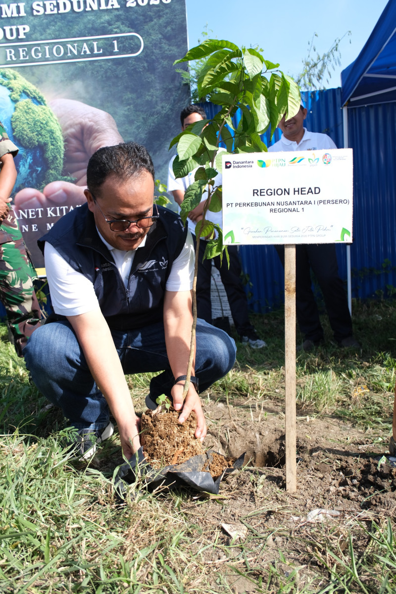 PTPN I Regional 1 dan Forkopimcam Tanjung Morawa Tanam 300 Pohon Peringati Hari Bumi dan HUT Deli Serdang ke-80