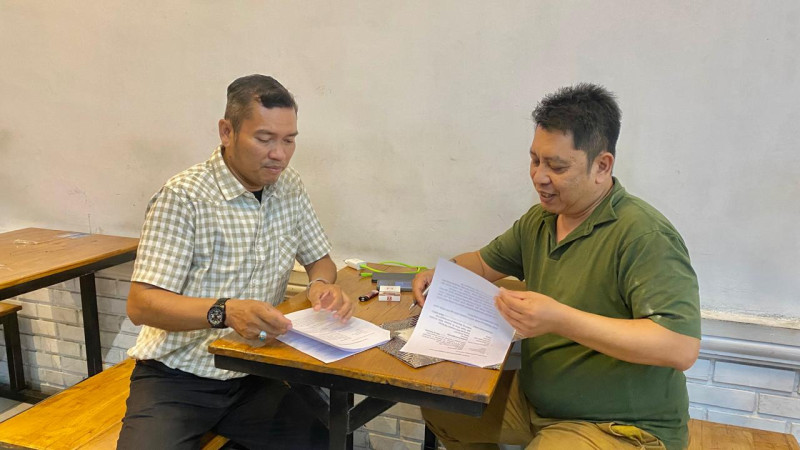 Sepakat Berdamai : Hamdani Meminta Maaf kepada Erni