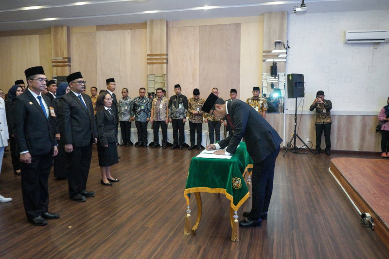 Lantik 69 Pejabat Manajerial, Wali Kota Medan: Atasan Itu Hierarki, Masyarakat Adalah Jabatan Tertinggi