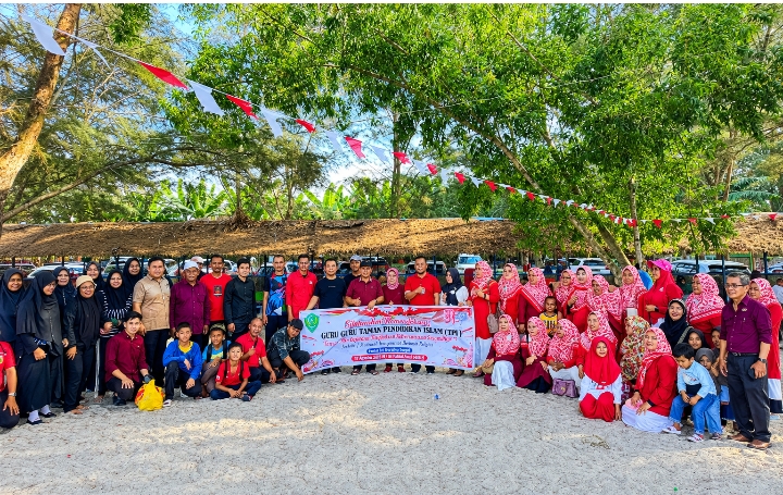 Semarak HUT RI ke-81, Guru dan Jajaran TPI Medan Gelar Makan Bersama dan Lomba Kemerdekaan di Pantai Sri Mersing