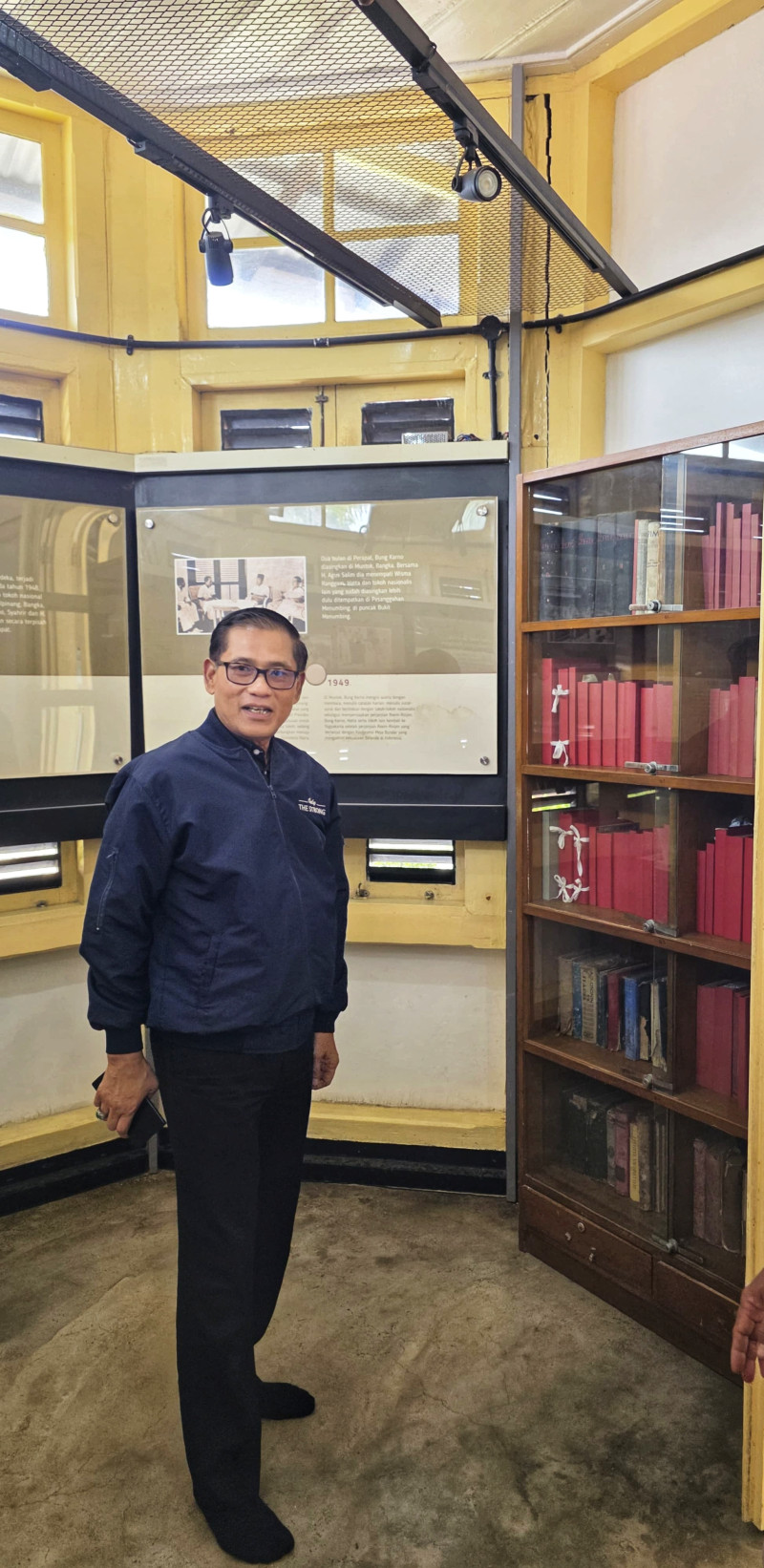 MEMBUKA ISTANA BAGI MEREKA YANG MEMADAMKAN API (Menghadirkan Hari Pahlawan)